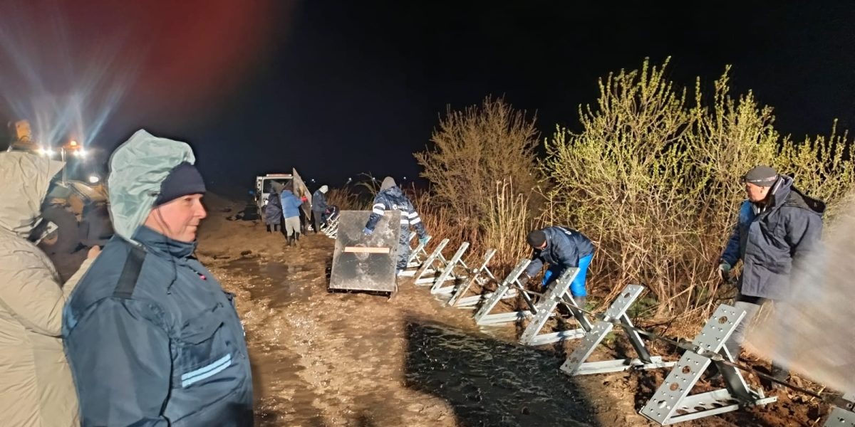 Viiturile amenință Mircești: Zeci de centimetri peste cota de inundație Mircești, județul Vrancea, se confruntă cu o situație delicată din cauza viiturilor formate pe râul Putna