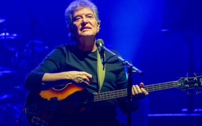 Iulian „Mugurel” Vrabete, basistul trupei Holograf, a murit la 70 de ani Iulian „Mugurel” Vrabete, basistul formației Holograf, a încetat din viață la vârsta de 70 de ani