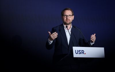 Fritz propune USR menținerea coaliției și exclude o viitoare colaborare cu PSD, în anumite condiții Președintele USR, Dominic Fritz, a anunțat luni, înaintea unei ședințe a conducerii partidului, că va supune votului mai multe rezoluții