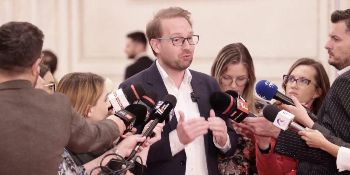 USR răspunde atacurilor după respingerea moțiunii împotriva ministrului Buzoianu Senatul a respins moțiunea simplă împotriva ministrului Mediului, Diana Buzoianu, cu 45 de voturi contra și 41 pentru