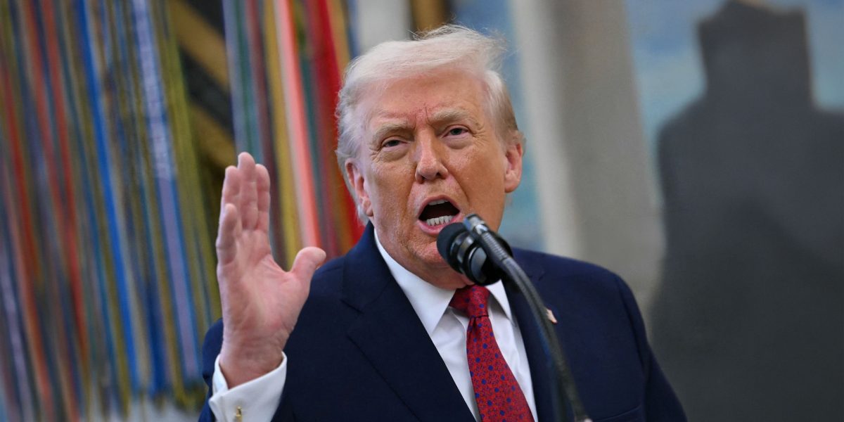 Trump atacă Spania și critica Marea Britanie în contextul tensiunilor cu Iranul Președintele american Donald Trump a criticat dur Spania și Marea Britanie pentru modul în care au gestionat recentul conflict cu Iranul, amenințând cu întreruperea relațiilor comerciale cu Madridul