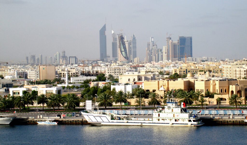 Românii din Dubai, mobilizați pe rețelele sociale după atacurile din Orientul Mijlociu Comunitatea românilor din Emiratele Arabe Unite s-a mobilizat pe rețelele sociale, începând de ieri, în urma atacurilor lansate de Iran în contextul conflictului din Orientul Mijlociu