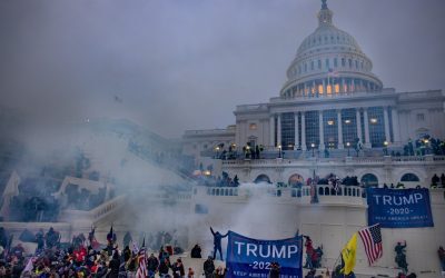 Un participant la asaltul Capitoliului, grațiat de Trump, condamnat pentru pornografie infantilă Un bărbat care a participat la asaltul asupra Capitoliului din 6 ianuarie 2021 și care a fost grațiat de fostul președinte american Donald Trump a fost condamnat la patru ani de închisoare pentru deținerea de materiale pornografice cu minori