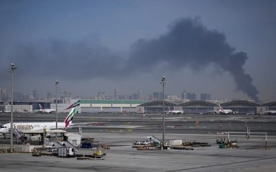 Alertă la Dubai: Zboruri suspendate după interceptarea unei drone Operațiunile pe Aeroportul Internațional Dubai (DXB), unul dintre cele mai aglomerate din lume, au fost suspendate temporar după ce o posibilă amenințare aeriană a fost interceptată