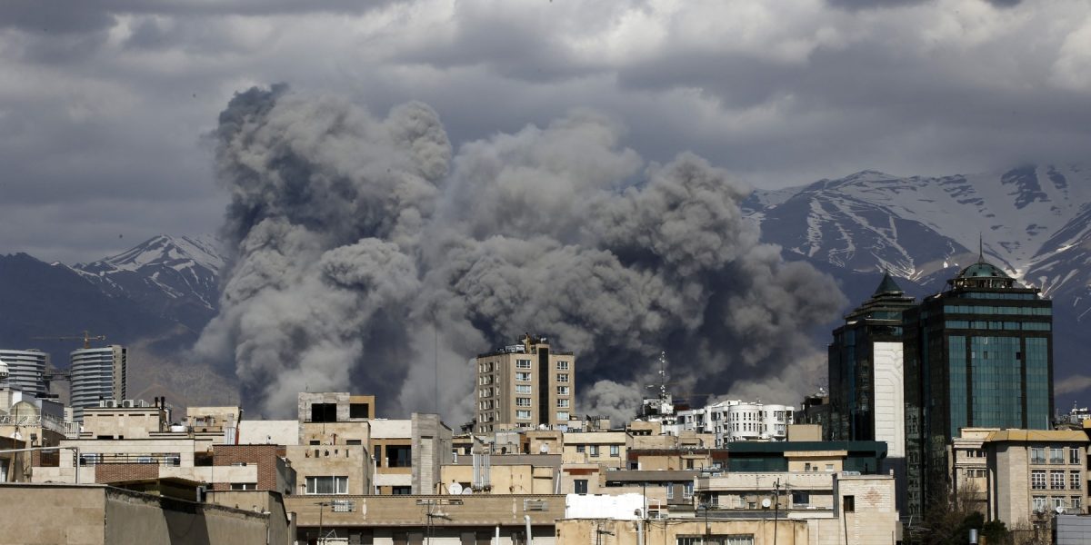 Atacuri Aeriene Israelene Vizează Inima Teheranului Israelul a anunțat marți că a efectuat atacuri aeriene asupra unor obiective importante din Teheran, marcând o escaladare semnificativă a ostilităților