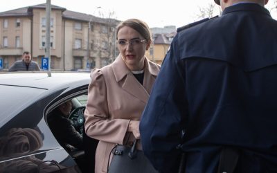 Înalta Curte contestă refuzul Guvernului de a plăti drepturile salariale restante Înalta Curte de Casație și Justiție (ÎCCJ) a formulat o plângere prealabilă împotriva Guvernului și Ministerului Finanțelor, contestând refuzul acestora de a asigura fondurile necesare pentru plata drepturilor salariale restante, conform titlurilor executorii