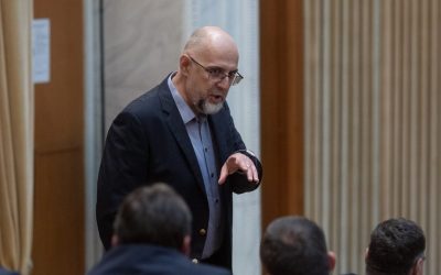 Kelemen Hunor: O nouă formulă de guvernare ar fi „catastrofală” Președintele UDMR, Kelemen Hunor, a declarat miercuri că nu vede alternative la actuala formulă de guvernare, avertizând că o posibilă alianță minoritară PNL-USR, susținută din opoziție de AUR, ar fi „catastrofală”