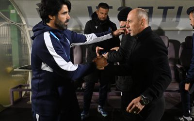 Antrenorii din play-off-ul Superligii, între supereroi și simple călăuze Emisiunea „Două răspunsuri, o întrebare” a analizat recent antrenorii echipelor din play-off-ul Superligii, concentrându-se asupra tehnicienilor cu un statut special