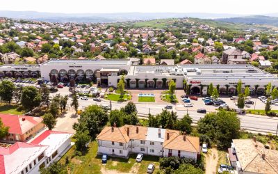 KFC cu Drive-Thru deschide o nouă locație în Iași și investește în Family Market Tomești Un nou proiect de retail, Family Market Tomești, care include și o locație KFC cu sistem Drive-Thru, se dezvoltă în zona metropolitană a Iașului, cu o investiție de 28 de milioane de euro