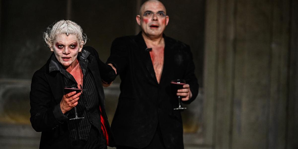 „Faust” de la Sibiu revine pe scenă: Biletele, scoase la vânzare vineri Spectacolul „Faust”, în regia lui Silviu Purcărete, prezentat de Teatrul Radu Stanca din Sibiu, revine cu o serie de 12 reprezentații