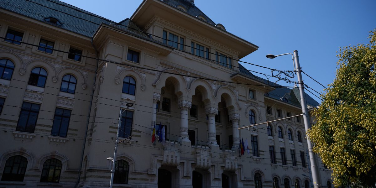 Ședință CGMB: Facturi reduse, majorarea chiriilor și proiecte abandonate, pe ordinea de zi Consilierii generali ai Capitalei se reunesc vineri, începând cu ora 10:00, într-o ședință extraordinară convocată de grupurile PSD și PUSL