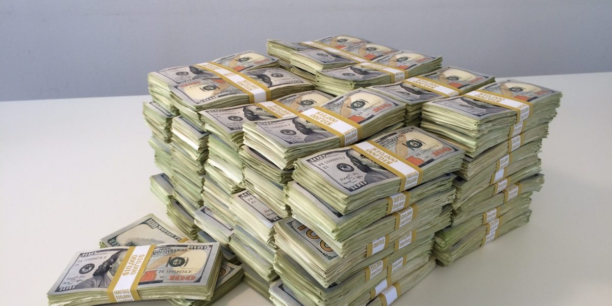 Averea de 2,3 miliarde dolari, un grup influent