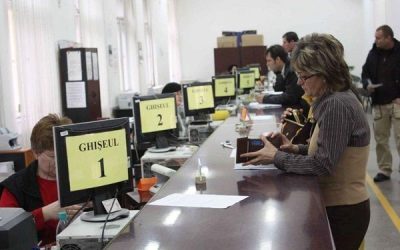 Bacău: Peste 1.800 de posturi din administrația publică locală vor fi desființate Prefectura Bacău a emis un ordin prin care stabilește reducerea a peste 1.800 de posturi în cadrul administrației publice locale din județ