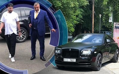 Cosmin Olăroiu, gest umanitar pentru elevii români blocați în Dubai din cauza tensiunilor din Orientul Mijlociu Antrenorul de fotbal Cosmin Olăroiu, selecționerul Emiratelor Arabe Unite, a intervenit pentru a ajuta un grup de elevi și profesori din Suceava blocați în Dubai