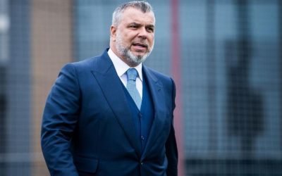 Cosmin Olăroiu, sprijin pentru elevii români blocați în Dubai Un grup de zece elevi și patru profesori de la Colegiul Național „Petru Rareș” Suceava, aflați în prezent în Dubai, au beneficiat de sprijinul fostului antrenor al echipei naționale a Emiratelor Arabe Unite, Cosmin Olăroiu