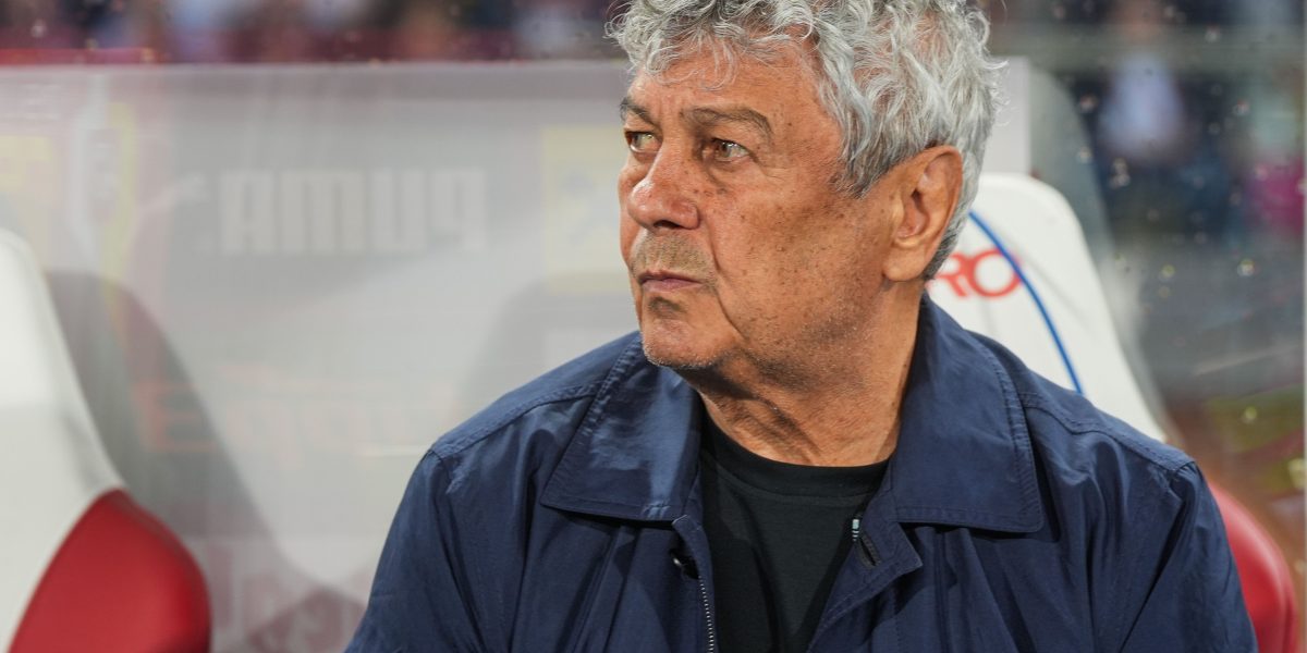 Antrenorul român, transportat de urgență la spital după meciul cu Turcia Un moment dramatic a avut loc la finalul meciului de fotbal dintre România și Turcia, încheiat cu scorul de 1-0 pentru echipa turcă