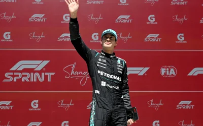 Russell triumfă în sprintul Chinei, Leclerc și Hamilton pe podium Shanghai, China – George Russell, pilotul Mercedes, a obținut victoria în cursa sprint a Marelui Premiu al Chinei, după o luptă intensă pentru poziția de lider și o intervenție a safety car-ului