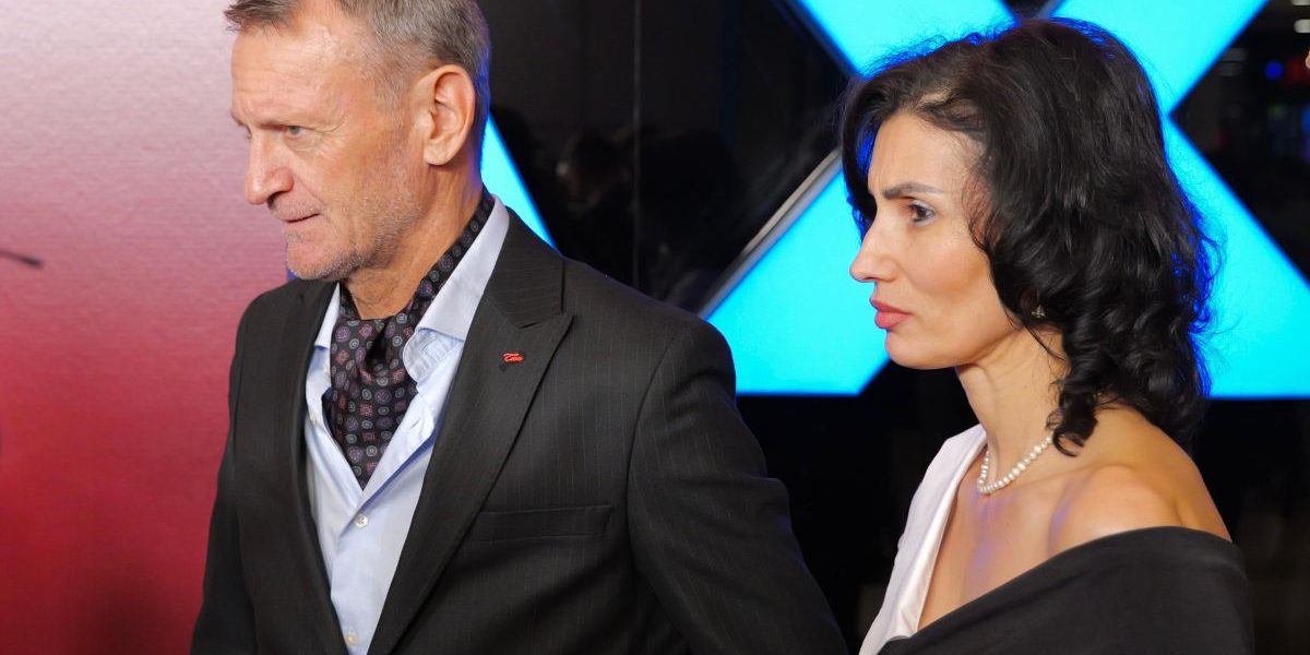 Gică Craioveanu, alături de noua iubită, la lansarea filmului în care joacă rolul unui senator