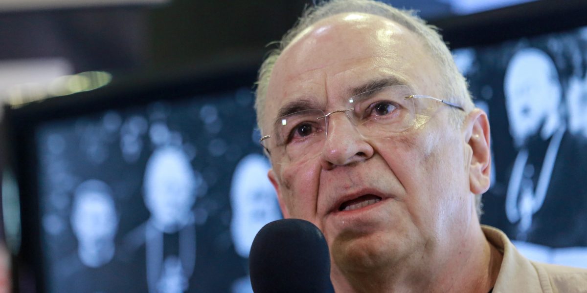 Gabriel Liiceanu: Omenirea, într-un „ceas al discordiei planetare” Filosoful Gabriel Liiceanu a tras un semnal de alarmă cu privire la starea actuală a lumii, descriind-o ca fiind într-un „ceas al discordiei planetare”