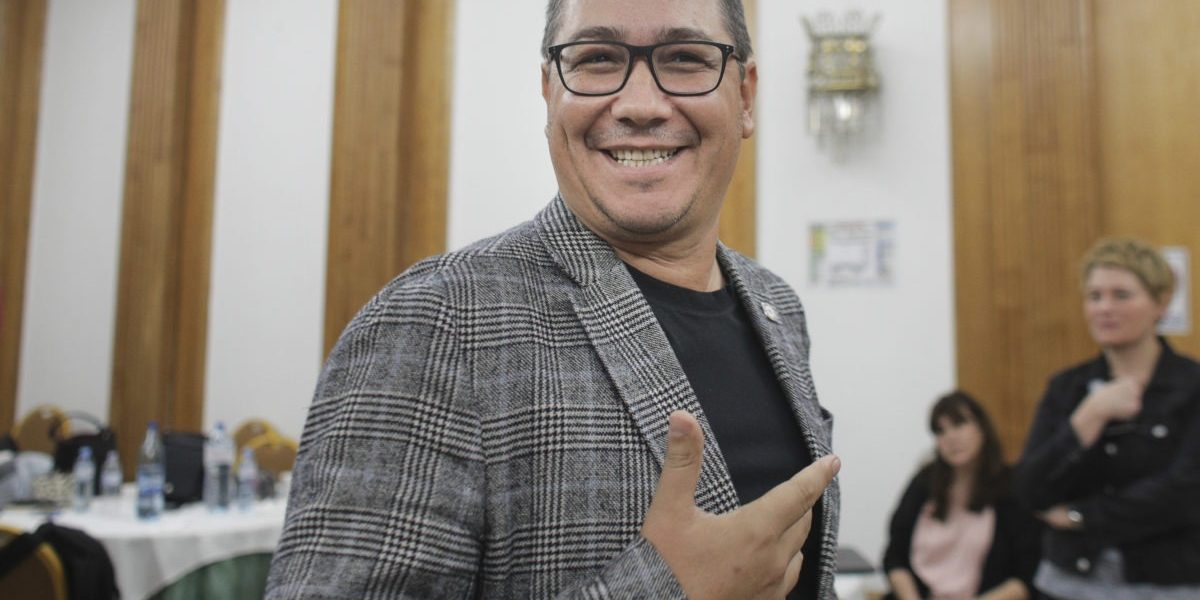 Fritz: Cererea PSD cu privire la MAE, o mișcare „cinică” Liderul USR, Dominic Fritz, a criticat dur solicitarea PSD de a trimite Corpul de control al premierului la Ministerul Afacerilor Externe (MAE), considerând-o „cinică”