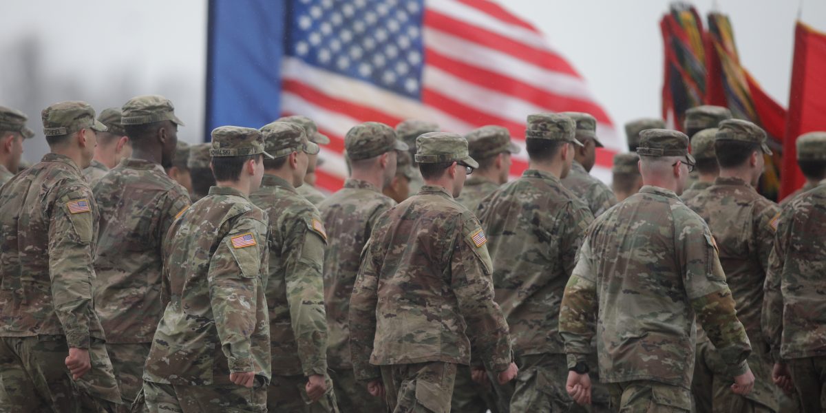 SUA solicită României dislocarea de trupe și avioane de luptă, subiect pe agenda CSAT O solicitare din partea Statelor Unite ale Americii privind dislocarea temporară de trupe și avioane de luptă pe teritoriul României va fi analizată în cadrul ședinței Consiliului Suprem de Apărare a Țării (CSAT) de miercuri, la ora 9:30, convocată de președintele Nicușor Dan