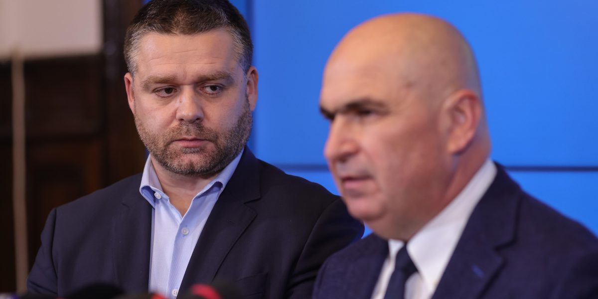 Bolojan propune extinderea reședințelor de județ și o nouă modalitate de împărțire a banilor în București Premierul Ilie Bolojan a declarat că municipiile reședință de județ ar trebui să se extindă în localitățile limitrofe, pentru o dezvoltare unitară a zonelor metropolitane