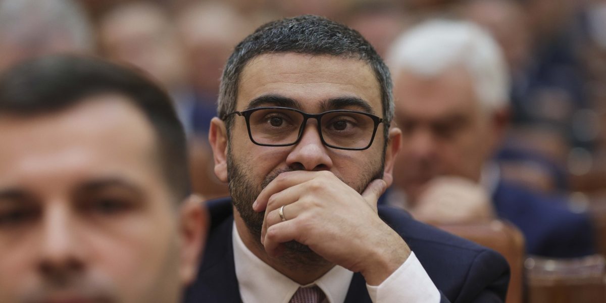 Ajutor financiar pentru pensionari: plățile ar putea fi amânate din cauza unor întârzieri Pensionarii cu venituri lunare sub 3.000 de lei ar putea primi mai târziu sprijinul financiar promis, din cauza unor întârzieri legislative