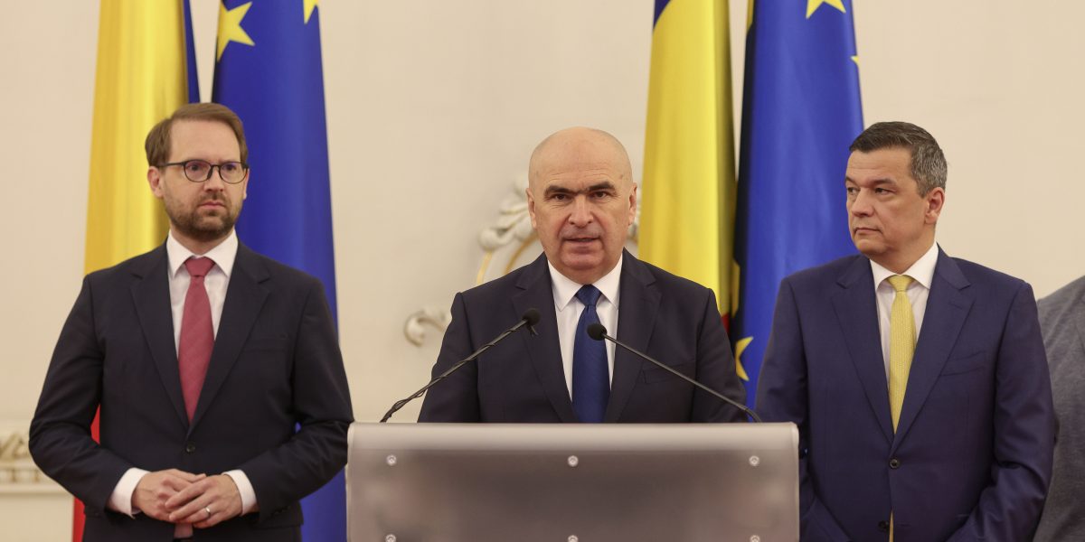 Coaliția de guvernare discută din nou bugetul pe 2026; PSD amenință că nu va susține proiectul dacă nu primește fonduri suplimentare Liderii partidelor de la guvernare s-au reunit luni, la Palatul Victoria, pentru a relua discuțiile privind bugetul de stat pentru anul 2026