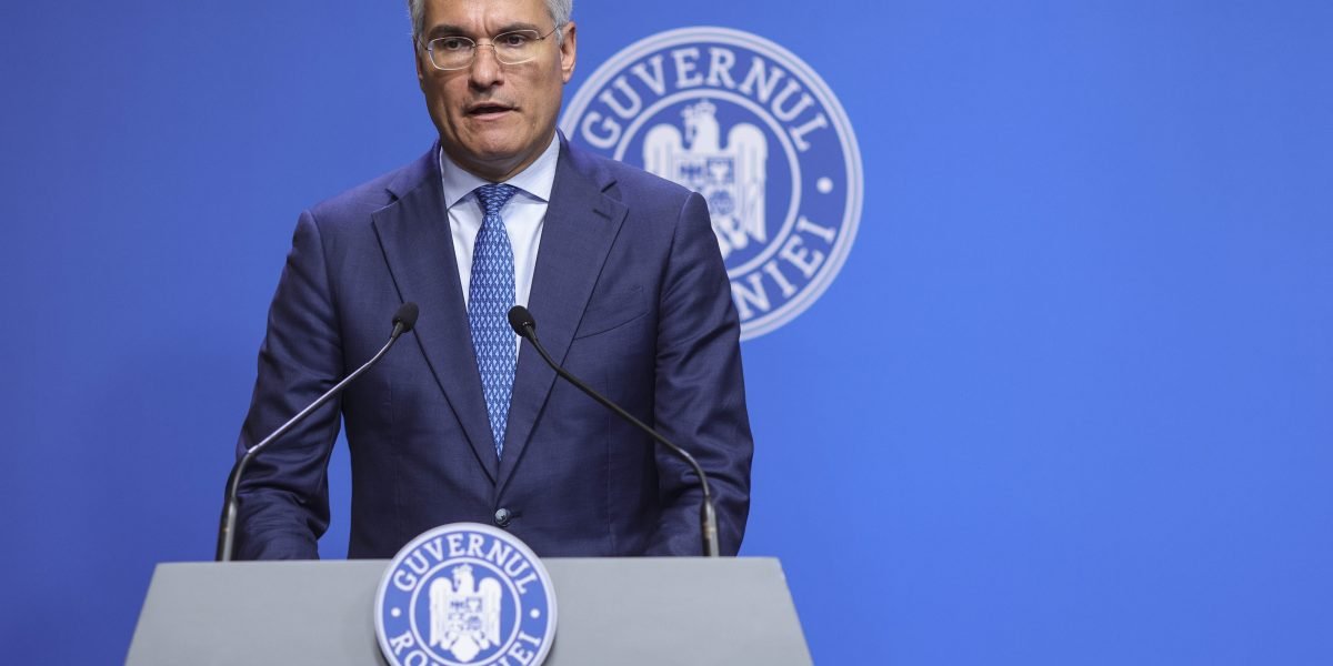 România așteaptă verdictul Comisiei Europene privind fondurile din PNRR pentru pensiile magistraților Ministrul Investițiilor și Proiectelor Europene, Dragoș Pîslaru, a anunțat că România așteaptă un răspuns din partea Comisiei Europene cu privire la deblocarea fondurilor din Planul Național de Redresare și Reziliență (PNRR), aferente jalonului privind pensiile magistraților