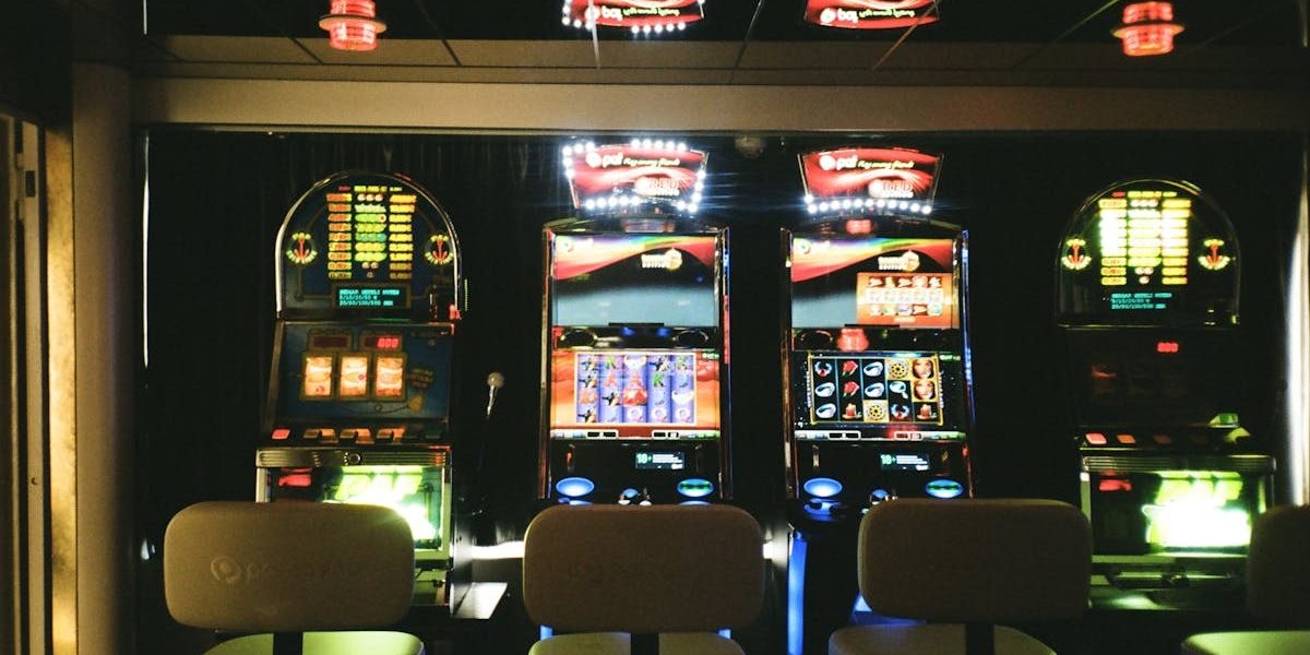 De la oasele din nisip, la ecranele pulsând: O istorie (P)