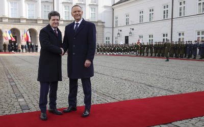 Nicușor Dan și omologul polonez discută despre securitate și cooperare economică Președintele Nicușor Dan și omologul său polonez, Karol Nawrocki, au susținut o conferință de presă comună, în care au abordat subiecte cheie precum securitatea regională, relațiile economice și cooperarea în cadrul Uniunii Europene