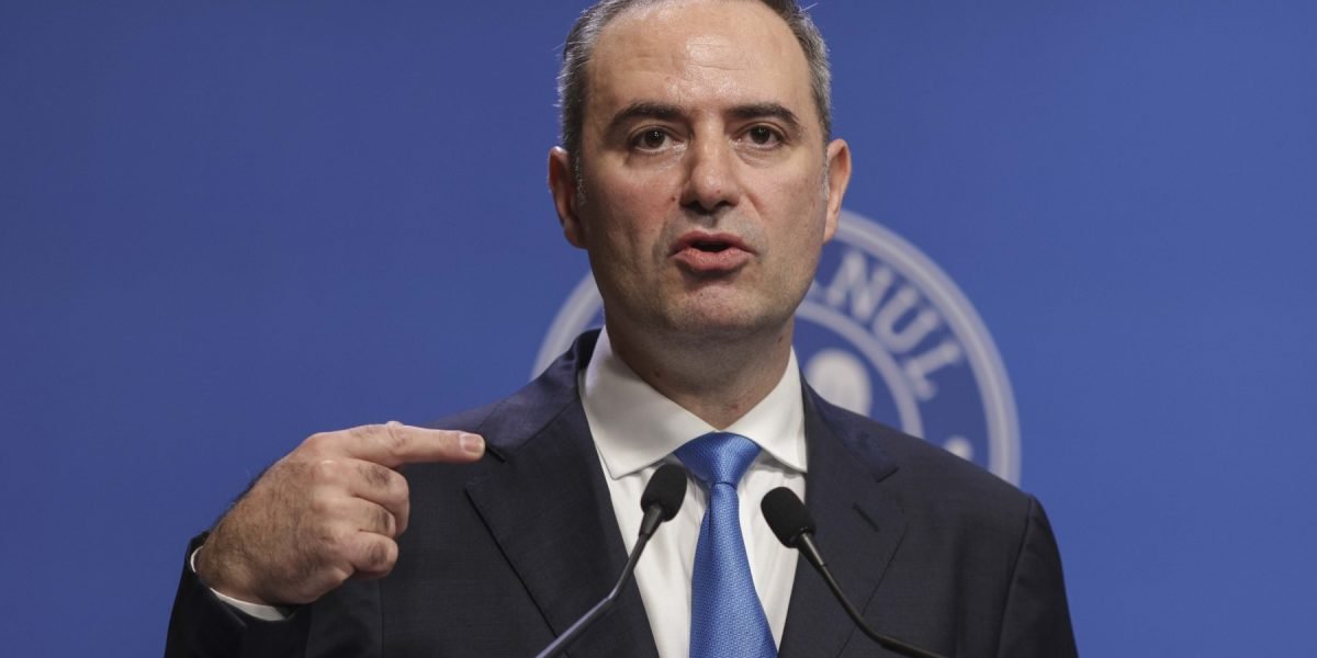 Surse: Ministrul finanțelor, alexandru nazare, implicat într-un accident rutier în București din cauza neacordării de prioritate