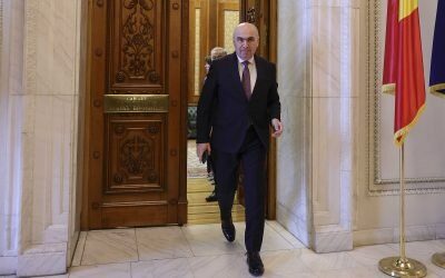 Proiectul privind cumulul pensie-salariu, gata pentru Parlament Premierul Ilie Bolojan a anunțat luni că proiectul de lege referitor la cumulul pensiei cu salariul în sistemul public este finalizat și așteaptă avizul Consiliului Superior al Magistraturii (CSM)