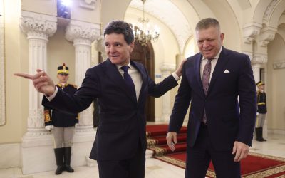 Premierul Ilie Bolojan l-a primit pe omologul său slovac, Robert Fico, într-o vizită oficială marcată de onoruri militare și discuții pe diverse teme, de la cooperarea culturală la întâlniri cu reprezentanții comunității slovace din România