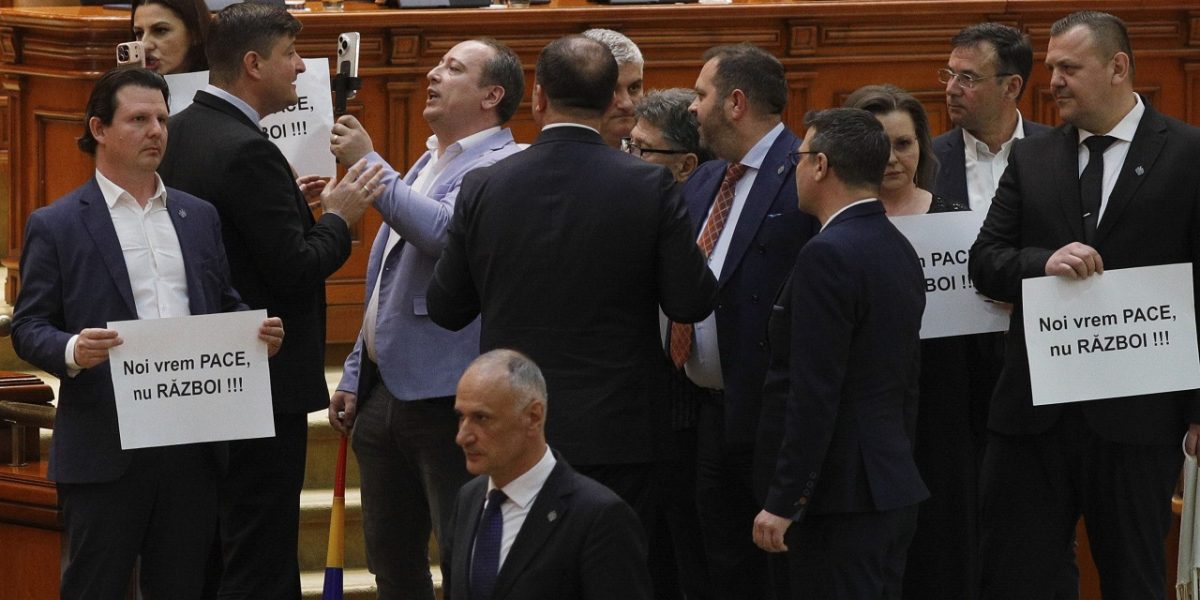 CSAT aprobă, Parlamentul dezbate: Echipamente militare și reacții politice Săptămâna precedentă a fost marcată de decizii importante pentru România, cu ecou la nivel național și internațional