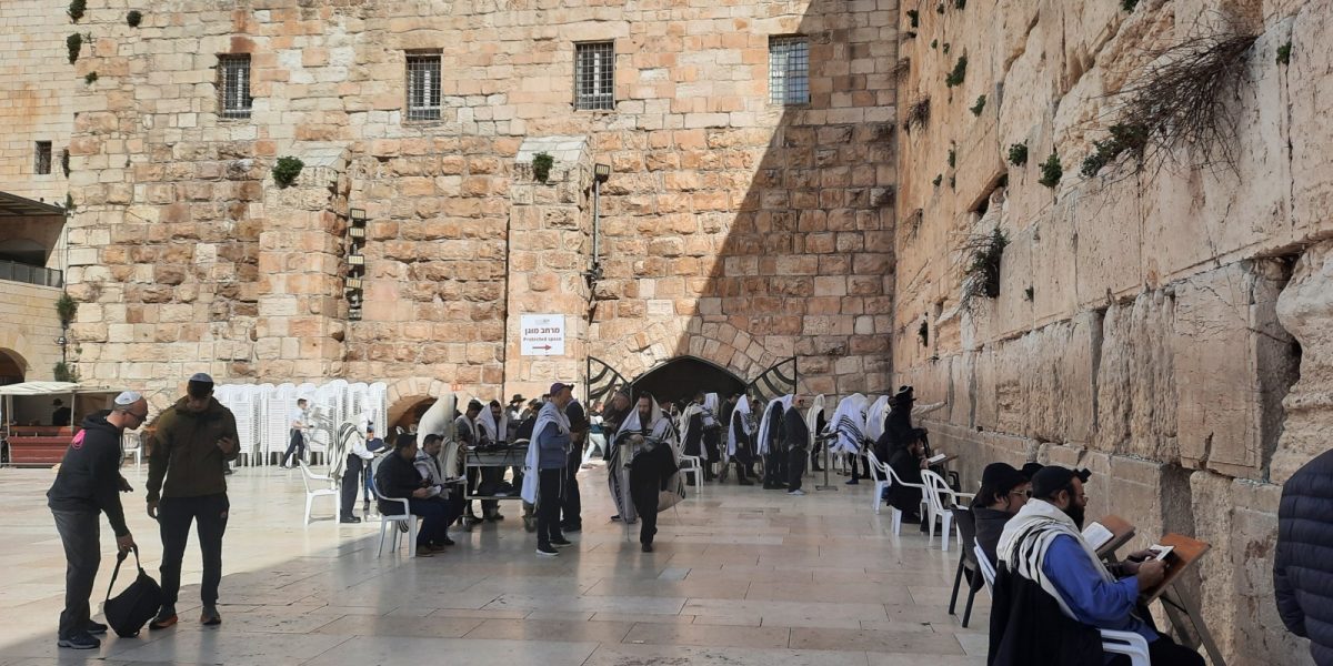 Sărbătoarea Duminicii Floriilor, Anulată la Ierusalim din Cauza Războiului Procesiunea tradițională din Duminica Floriilor, un eveniment cu o semnificație profundă pentru creștinii din întreaga lume, nu va mai avea loc pe străzile Ierusalimului de Est anul acesta