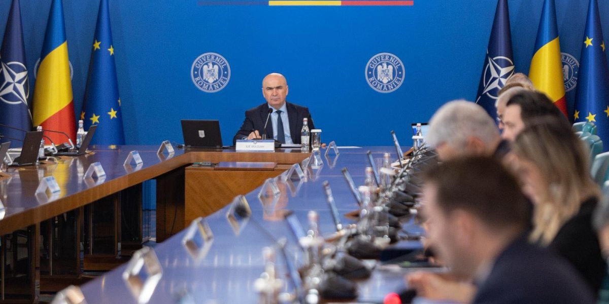 Bolojan anunță simplificarea procedurilor de avizare a investițiilor Premierul Ilie Bolojan a anunțat că, începând de săptămâna viitoare, va intra în vigoare o ordonanță care vizează simplificarea procedurilor pentru avizarea investițiilor