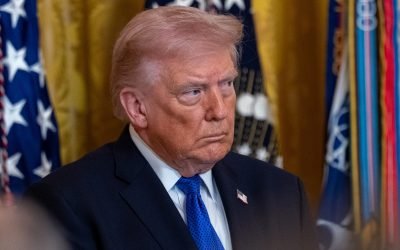 Trump dă undă verde Cupei Mondiale: Agenții ICE, pe „linie moartă” Evenimentul sportiv al anului, Cupa Mondială, găzduită în această vară de Statele Unite, va beneficia de o abordare relaxată din partea agenților federali de imigrație