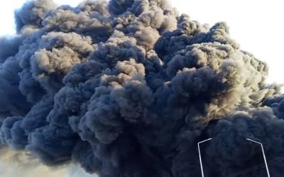 Incendiu puternic la o fabrică de polistiren din Arad; RO-Alert pentru populație Un incendiu major a izbucnit miercuri dimineața la o fabrică de polistiren din Arad, generând o cantitate impresionantă de fum