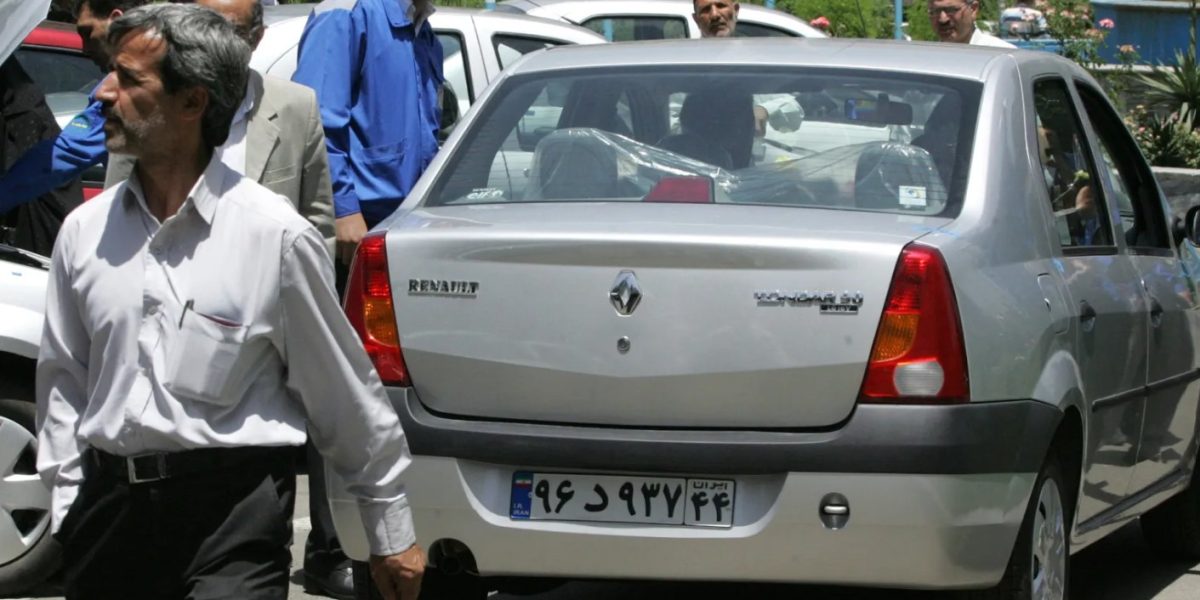 De la uzine în Iran la Logan-uri asamblate: o privire în trecutul și prezentul relațiilor româno-iraniene Cu 50 de ani în urmă, inginerii români construiau uzine în Iran, iar produsele fabricate ajungeau și în țara noastră