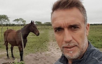 Batistuta, ”Batigol” care a renunțat la fotbal pentru agricultură Gabriel Batistuta, fostul mare atacant al Argentinei, a lăsat în urmă gloria terenului de fotbal și s-a dedicat cu succes agriculturii