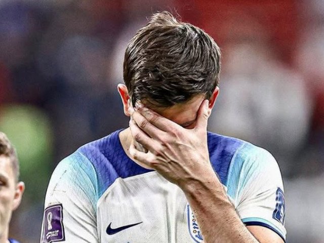 Maguire, condamnat la închisoare cu suspendare, dar scapă de executare Fundașul englez Harry Maguire a fost condamnat la 15 luni de închisoare cu suspendare, în urma unei condamnări din 2020
