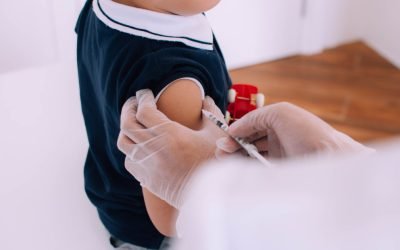 Ucraina, în război, vaccinează mai mult decât România
