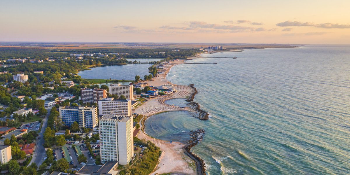 Resorturile turistice, definite oficial în legislația românească Camera Deputaților a adoptat miercuri un proiect de lege care introduce pentru prima dată în legislația din România o definiție clară a „resortului turistic”