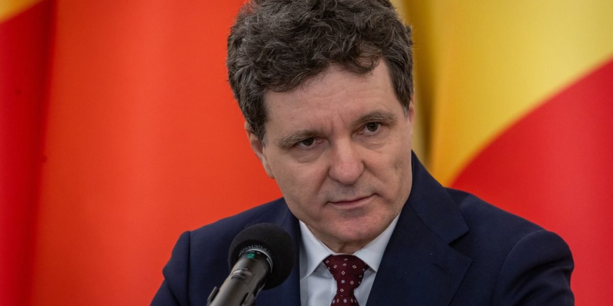 Nicușor Dan: România prioritizează evacuarea cetățenilor din Orientul Mijlociu și are încredere în SUA Bucureștiul acordă prioritate evacuării cetățenilor români din Orientul Mijlociu, a declarat președintele României, Nicușor Dan, într-un interviu acordat pentru postul de televiziune TVP World din Polonia