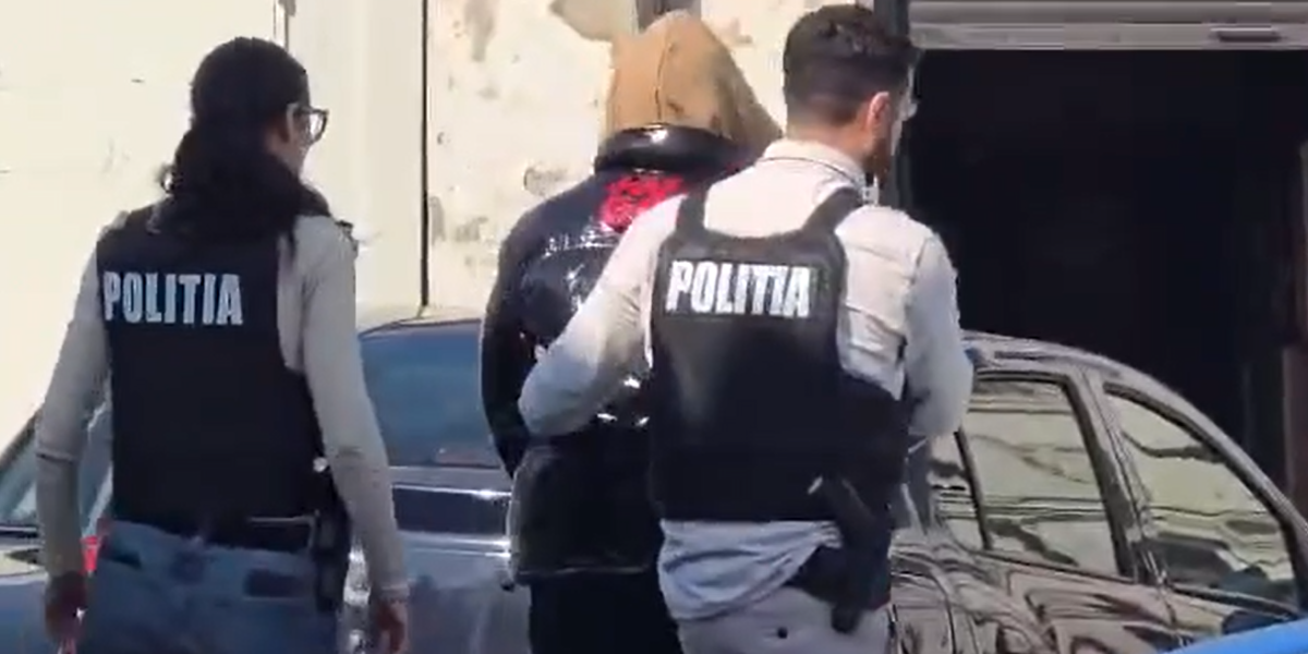 Kader Keita, fotbalistul Rapidului, în fața judecătorilor după accidentul rutier București, 11 martie 2026 – Mijlocașul echipei Rapid București, Kader Keita, a fost prezentat astăzi în fața instanței, procurorii contestând măsura controlului judiciar