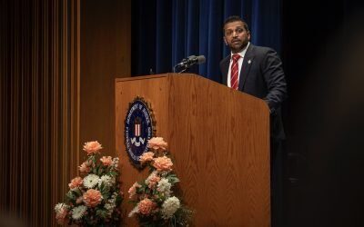 Directorul FBI, victima unui atac cibernetic atribuit Iranului Un atac informatic atribuit unui grup de hackeri cu legături cu Iranul a vizat căsuța de e-mail personală a directorului FBI, Kash Patel