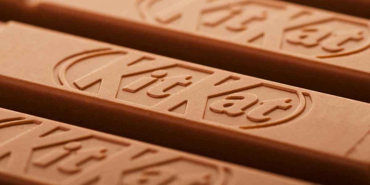 Jaf „dulce” în Europa: 12 tone de KitKat furate, ciocolata dispare O încărcătură impresionantă de batoane de ciocolată KitKat, estimată la 12 tone, a fost furată în Europa, după ce hoții au pus mâna pe camionul care transporta marfa