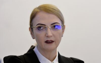 Nouă amânare în dosarul Digi-Mitică Dragomir: Judecătorii, recuzați din nou Un nou episod în complexa telenovelă a dosarului de corupție Digi-Mitică Dragomir, deschis împotriva unor persoane influente, a dus la o nouă amânare a procesului