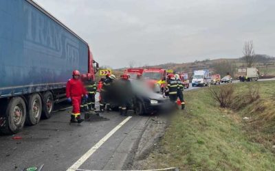 Accident grav în Cluj: Cinci morți și trafic blocat pe DN 1F Un accident rutier de o gravitate extremă a avut loc luni dimineață în județul Cluj, în zona localității Sânpaul